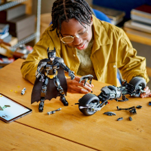                             LEGO® DC Batman™ 76273 Sestavitelná figurka: Batman™ a motorka Bat-Pod                        