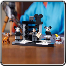                             LEGO® ǀ Disney 43230 Kamera na počest Walta Disneyho                        