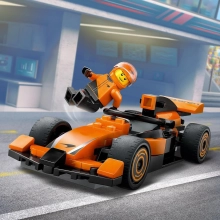                             LEGO® City 60442 Jezdec F1® se závodním vozem McLaren                        