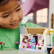                             LEGO® Animal Crossing™ 77050 Nook's Cranny a dům Rosie                        