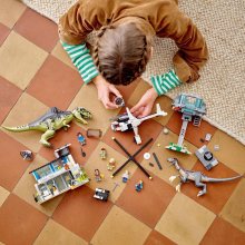                             LEGO® Jurassic World™ 76949 Útok giganotosaura a therizinosaura                        