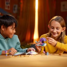                             LEGO® DREAMZzz™ 71472 Izzie a její horkovzdušný balón ​ve tvaru narvala                        