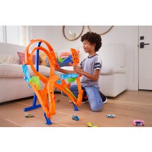                             Hot Wheels vertikální osmičková dráha 68 cm                        