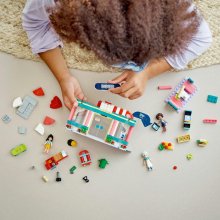                             LEGO® Friends 41728 Bistro v centru městečka Heartlake                        