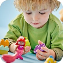                             LEGO® DUPLO® ǀ Disney 10420 Ariel a Šupinka – stánek s kávou                        