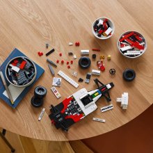                             LEGO® Icons 10330 McLaren MP4/4 a Ayrton Senna                        