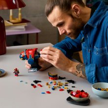                             LEGO® | Marvel 76326 Busta Iron Spider-Mana                        