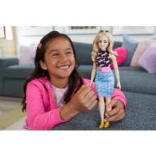                             Barbie modelka - černo-modré šaty s ledvinkou                        