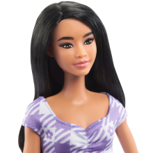                             Barbie modelka - fialkové kostkované šaty                        