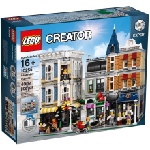                             LEGO® Creator Expert 10255 Shromáždění na náměstí                        