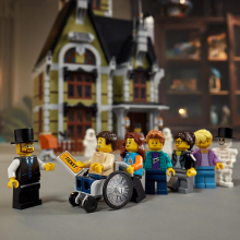                             LEGO® Icons 10273 Strašidelný dům na pouti                        