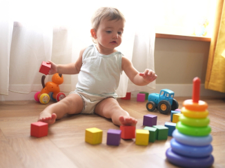 Nezbytné hračky pro miminka: Jak pomocí hraček podpořit motoriku i kreativitu